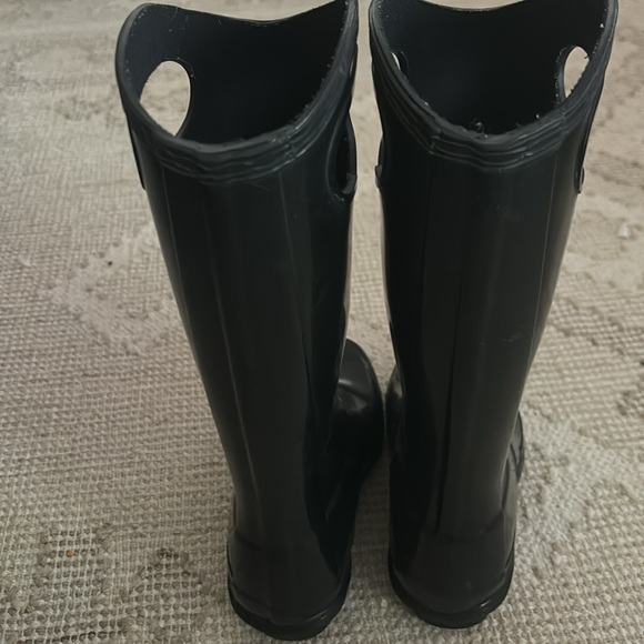 Kids Sz 1 shiny black tall hunter boots. - Picture 4 of 4